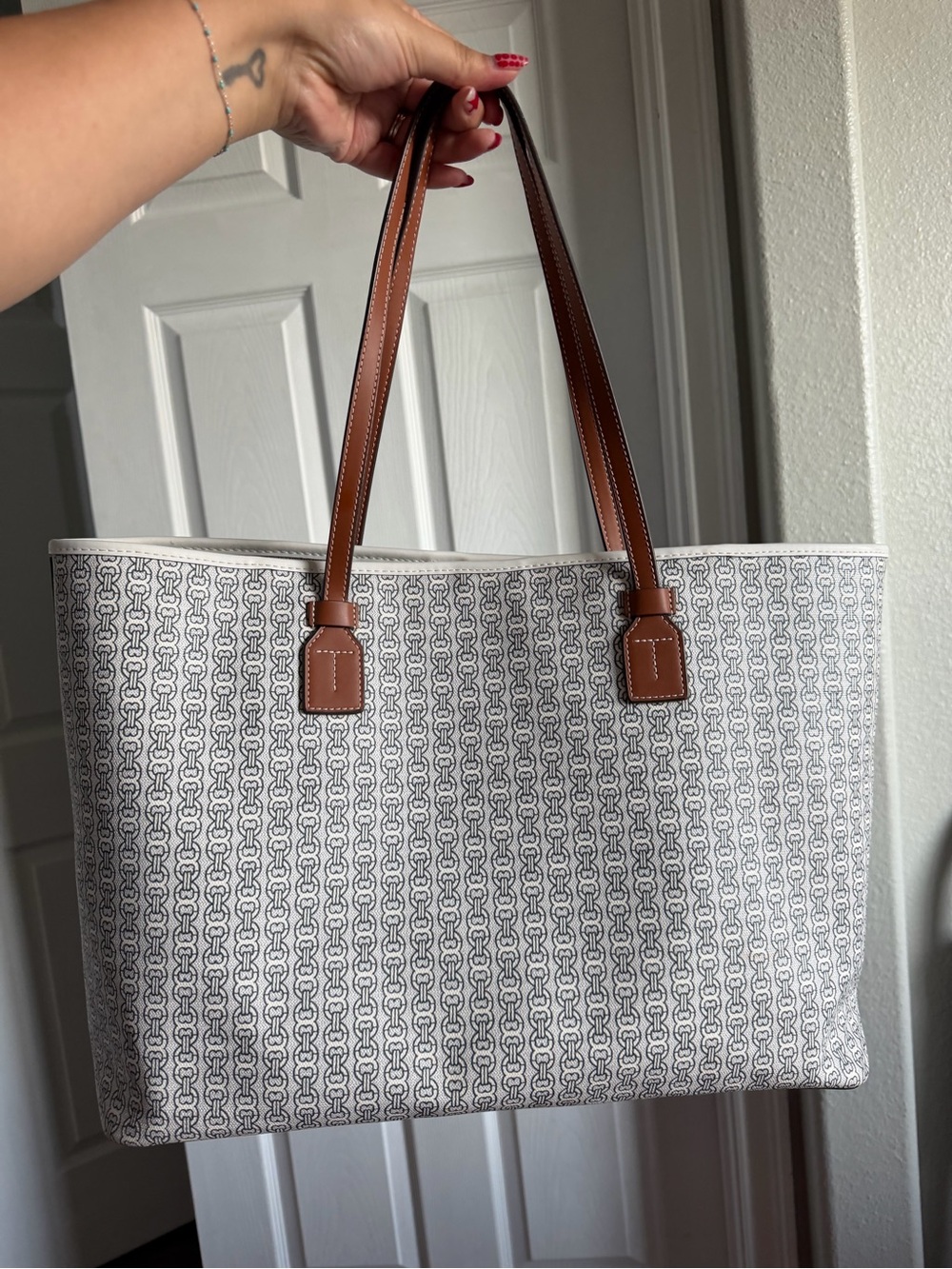 Tory Burch Tote Bag with Daisy Embroidery & Brown Leather Handles - Picture 6 of 8